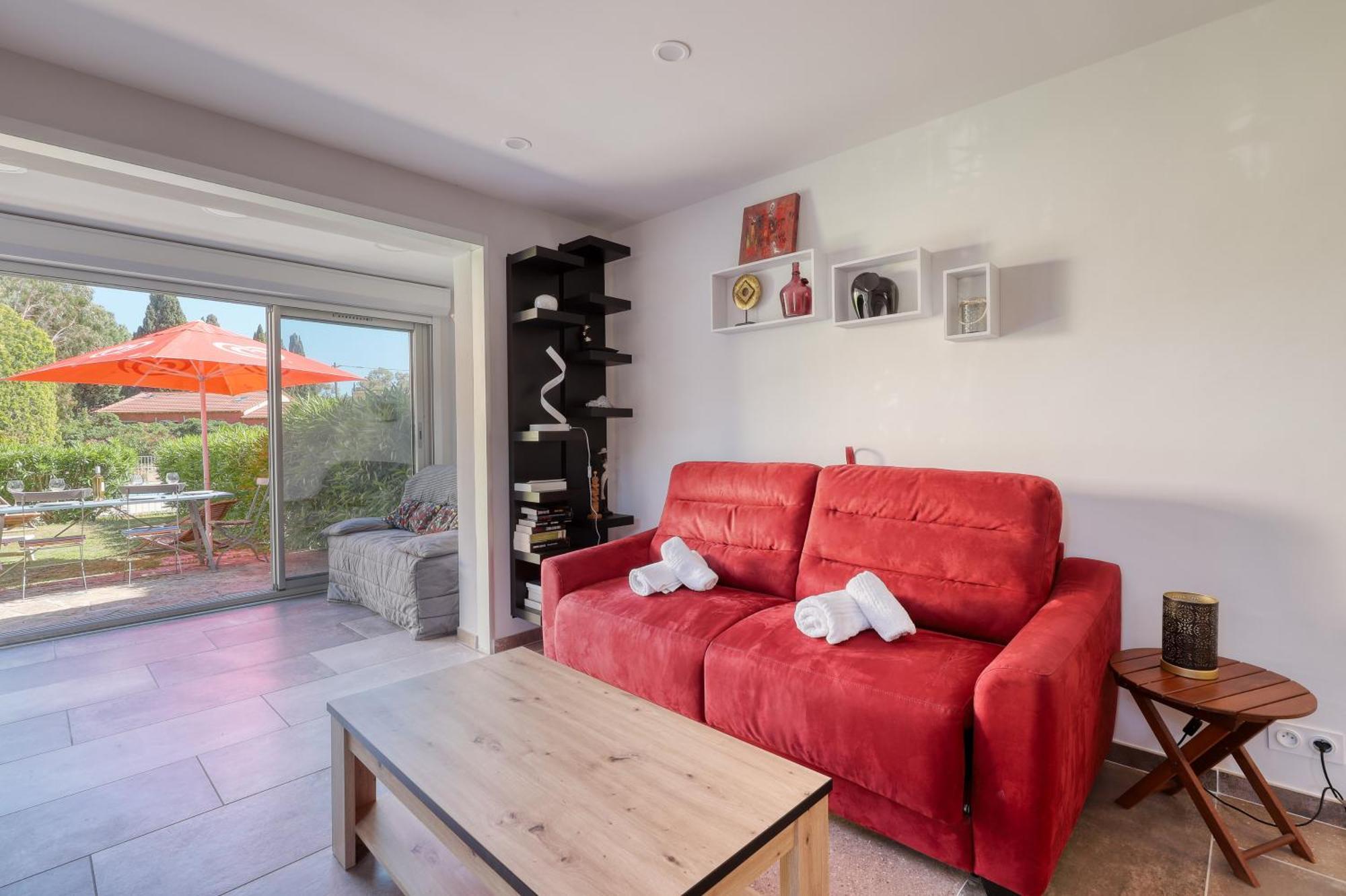 Magnificent Newly Renovated Close To Beach & Swimming Pool Льо Лаванду Екстериор снимка