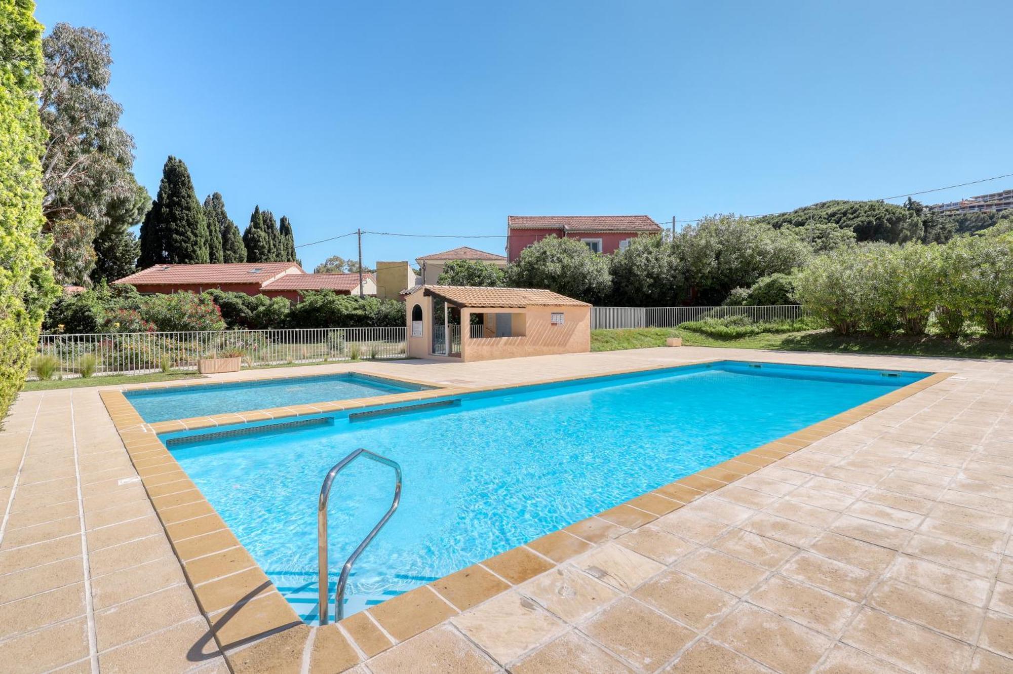 Magnificent Newly Renovated Close To Beach & Swimming Pool Льо Лаванду Екстериор снимка