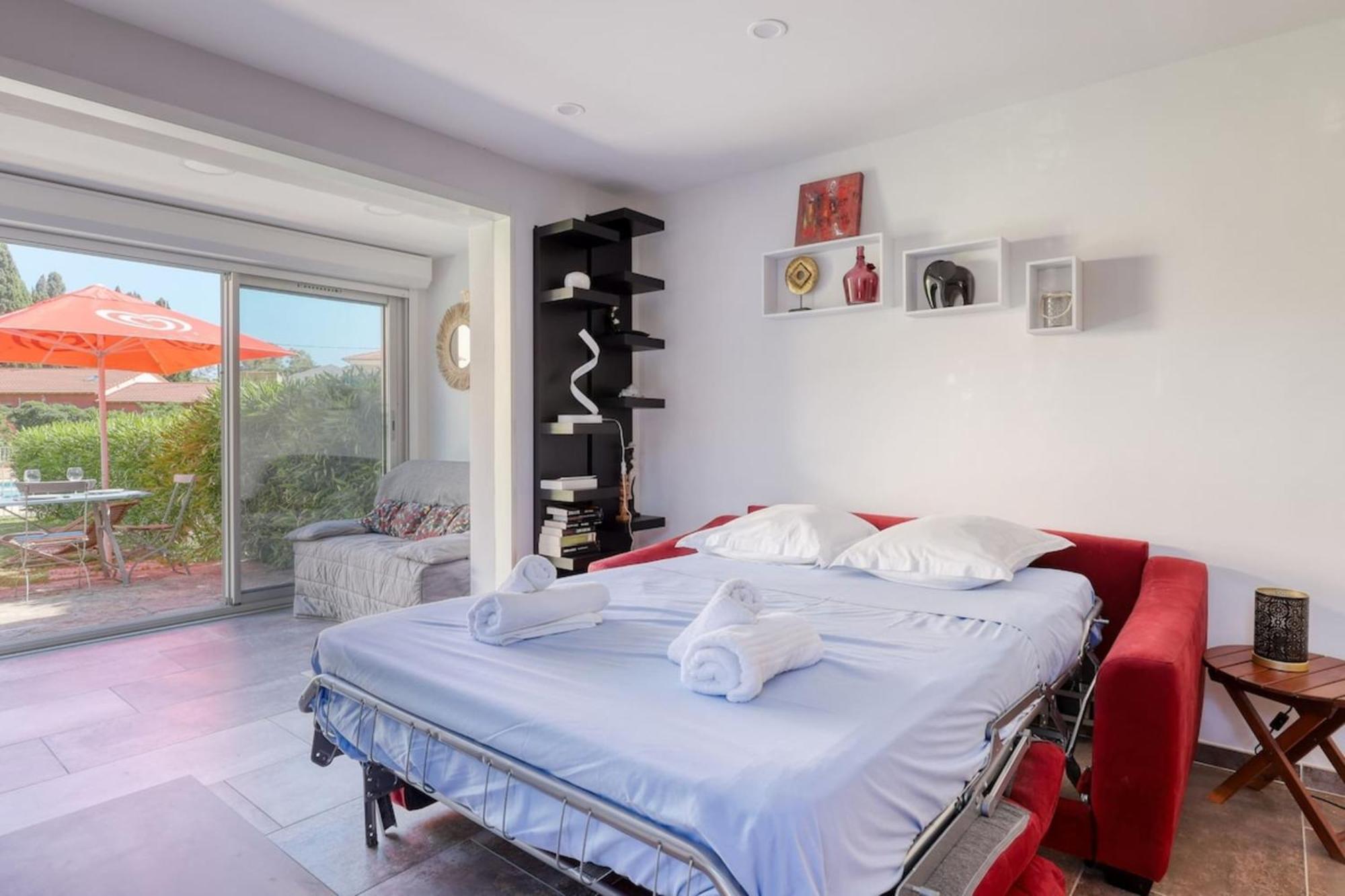 Magnificent Newly Renovated Close To Beach & Swimming Pool Льо Лаванду Екстериор снимка