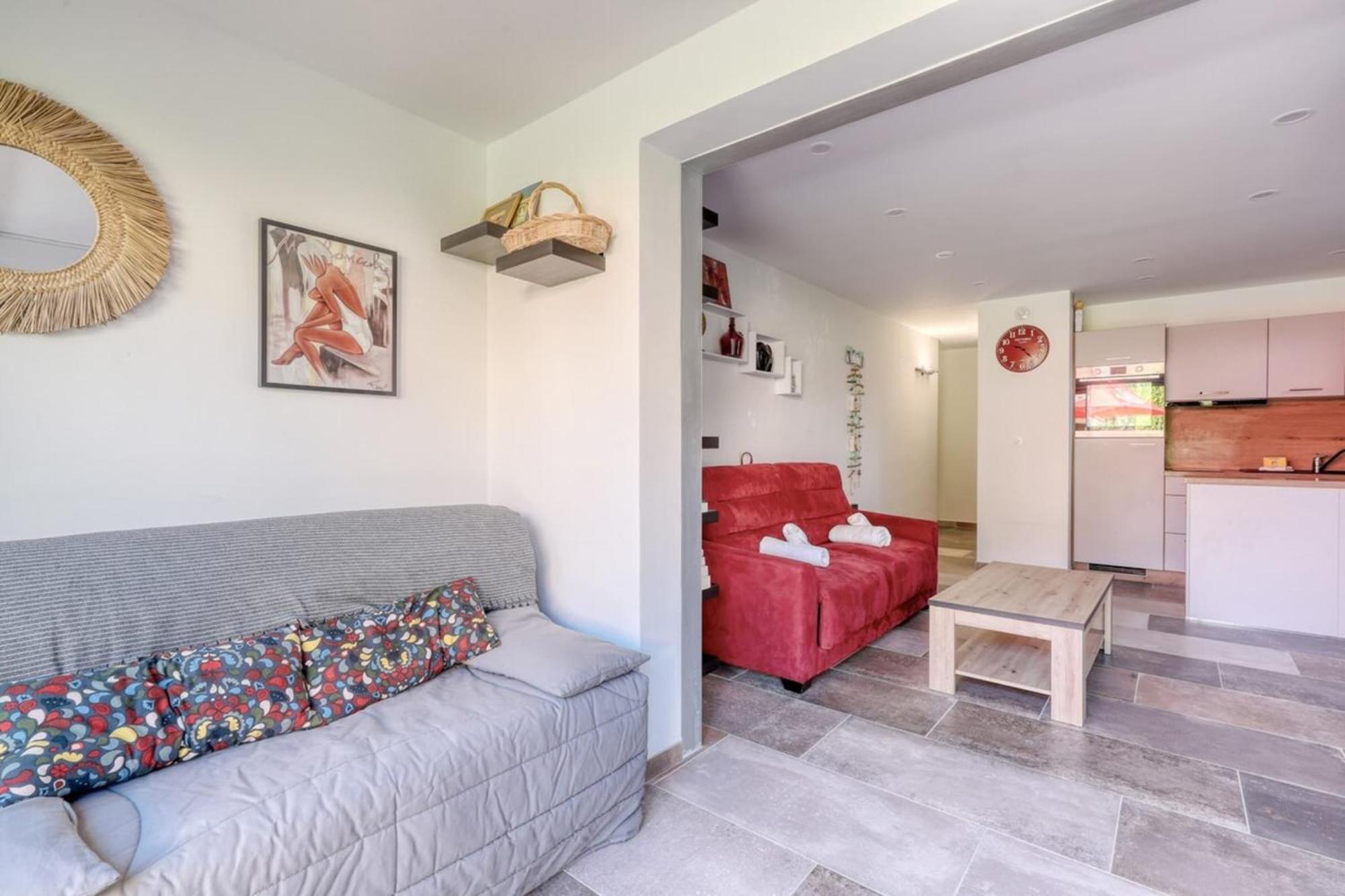 Magnificent Newly Renovated Close To Beach & Swimming Pool Льо Лаванду Екстериор снимка