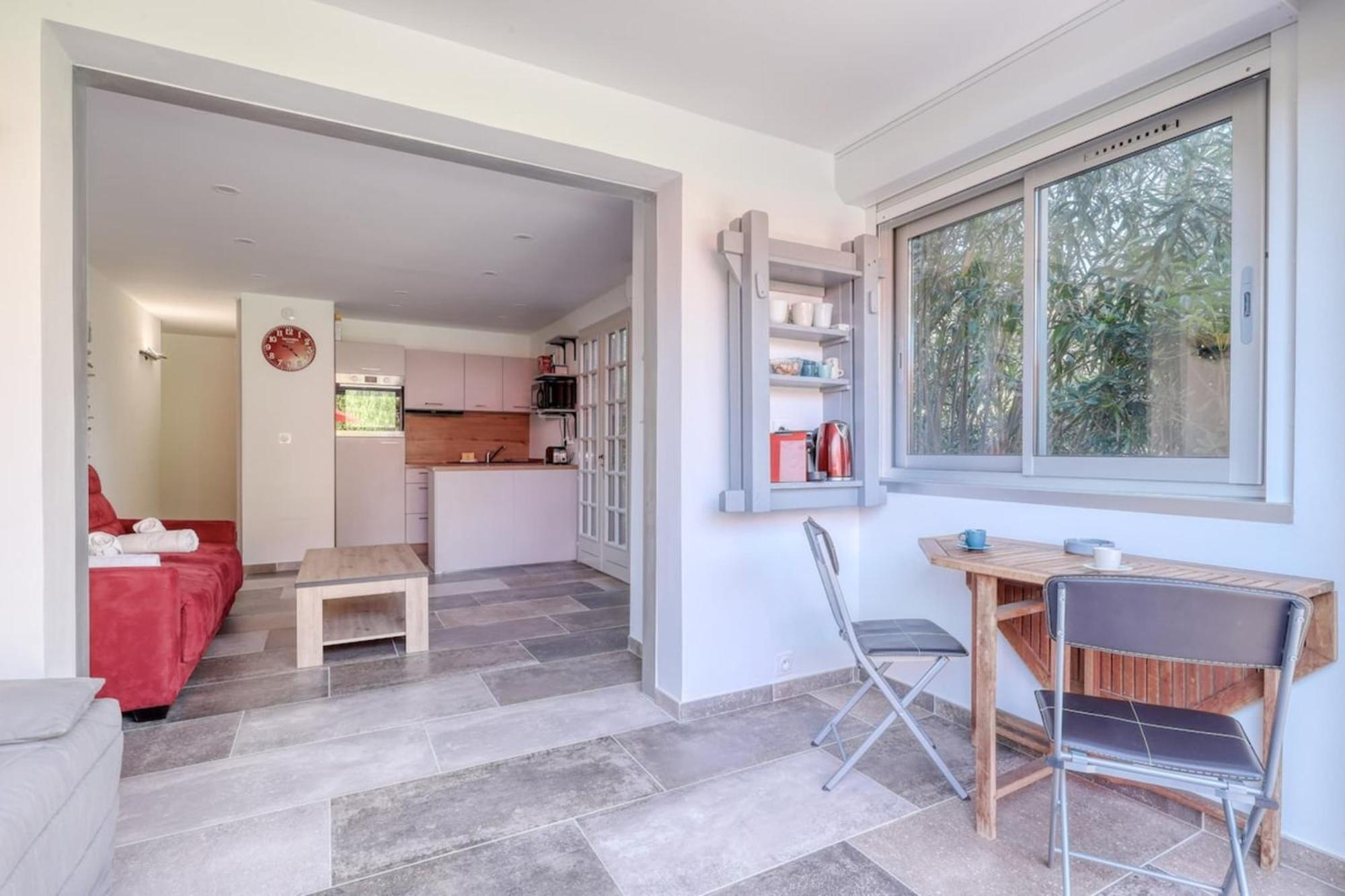 Magnificent Newly Renovated Close To Beach & Swimming Pool Льо Лаванду Екстериор снимка