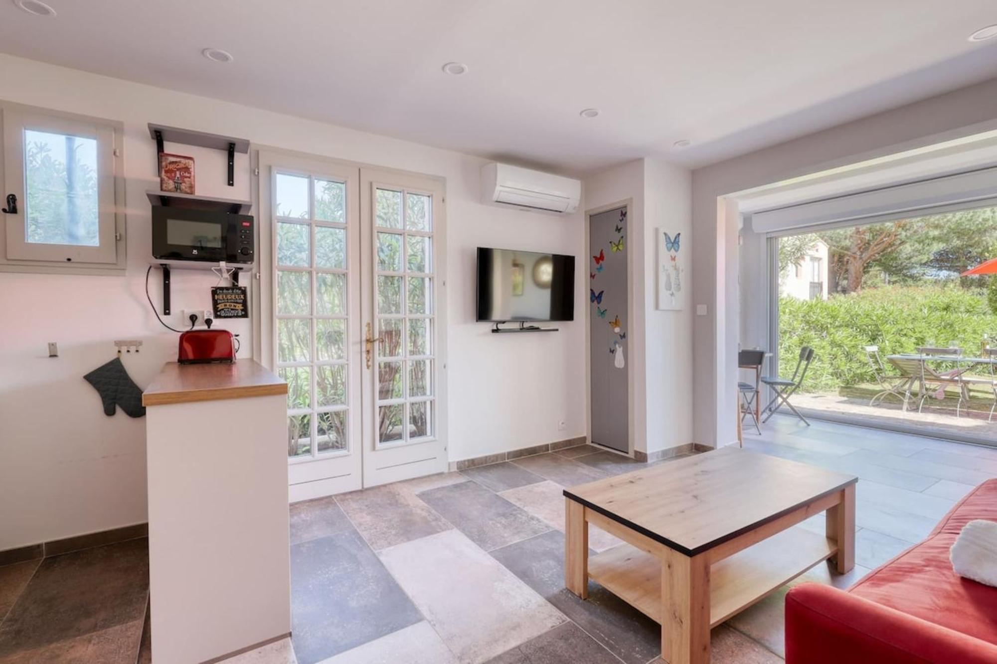Magnificent Newly Renovated Close To Beach & Swimming Pool Льо Лаванду Екстериор снимка